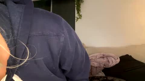 Snapshot of goddessmayvn chatting on December 27, 8:35 am GoddessMayvn online show from December 27, 8:35 am
