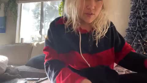 Snapshot of goddessmayvn chatting on December 19, 9:49 pm GoddessMayvn online show from December 19, 9:49 pm