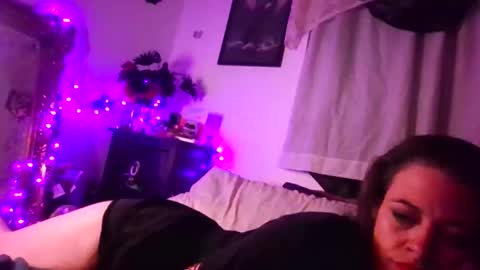 goddessrae19 online show from February 13, 7:10 am