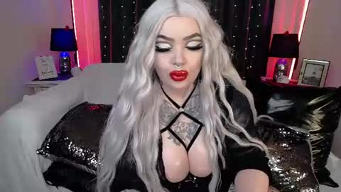 Rebecca Randall online show from June 21, 8:35 pm