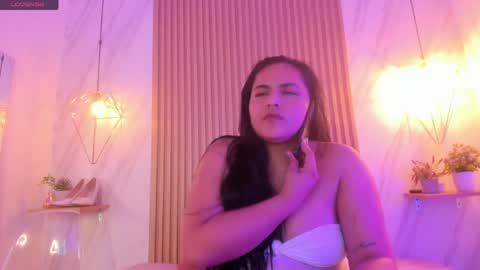 grace_miller01 online show from May 2, 12:30 pm