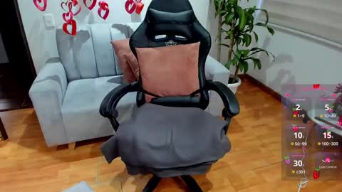 Snapshot of greta_miss chatting on February 21, 10:59 pm  Emmy  online show from February 21, 10:59 pm