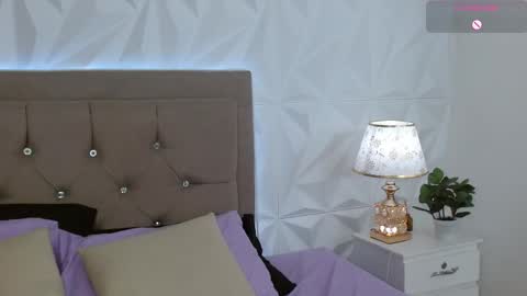 Gwen Drew online show from February 10, 1:47 pm