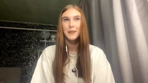 Snapshot of gwenmestayer chatting on September 20, 7:56 pm Gwen online show from September 20, 7:56 pm