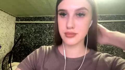 Snapshot of gwenmestayer chatting on October 16, 8:44 pm Gwen online show from October 16, 8:44 pm