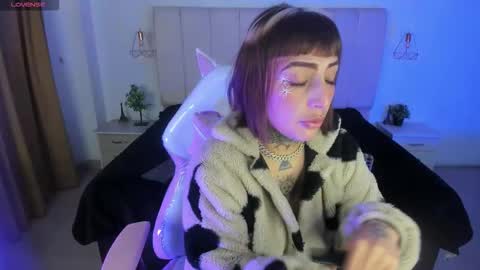 gyal_8_ online show from December 23, 3:43 am