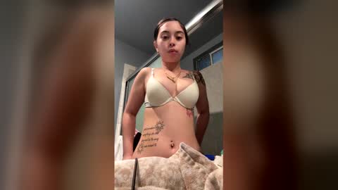 h3nnynlace online show from March 14, 8:48 am