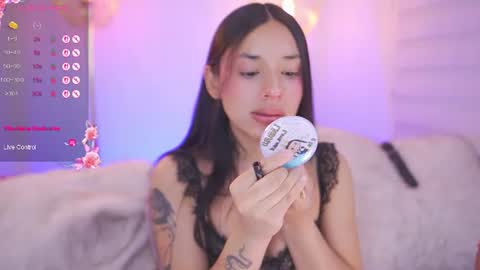 Hade online show from July 15, 3:17 pm