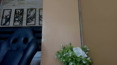hadelyn_lee online show from May 4, 3:43 am