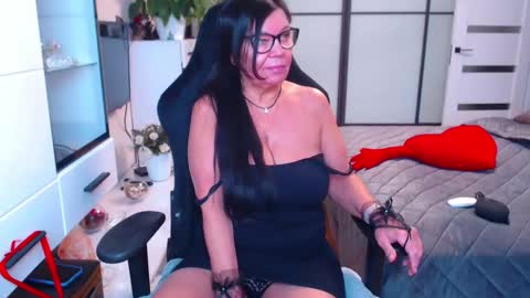 Snapshot of hairypussygranny chatting on December 5, 9:28 am Monika online show from December 5, 9:28 am