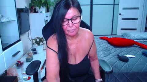 Snapshot of hairypussygranny chatting on December 7, 8:11 am Monika online show from December 7, 8:11 am