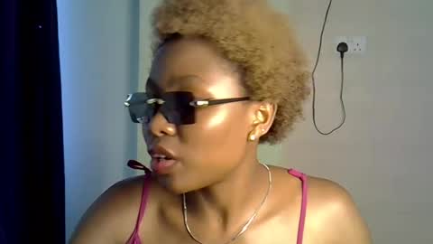 Snapshot of haizel_ebony chatting on December 7, 11:40 am haizel online show from December 7, 11:40 am