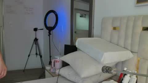 Halie  online show from July 28, 9:58 pm