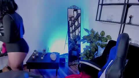 halley_ravenn online show from June 11, 2:53 am