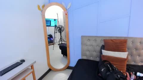 Halley Lorens online show from January 17, 7:10 pm