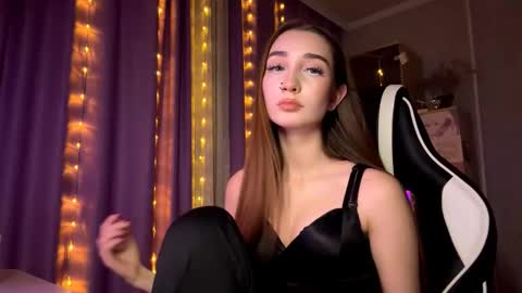 Holly online show from January 17, 9:00 pm