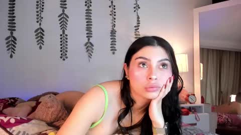 Snapshot of halseycox__ chatting on March 9, 7:12 am Halsey Maria online show from March 9, 7:12 am