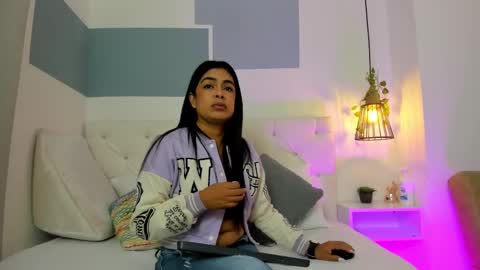 hanah_gray online show from March 6, 11:14 am