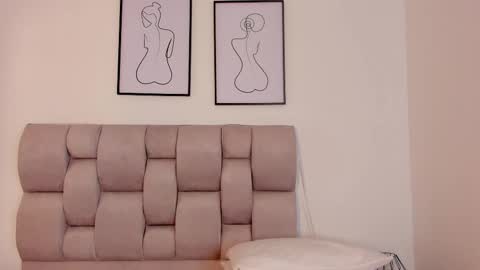 hanna__evans_ online show from September 12, 12:23 pm