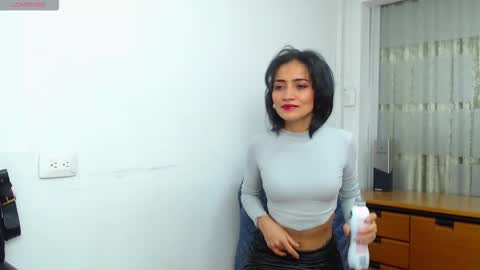 Sara online show from November 4, 4:45 pm