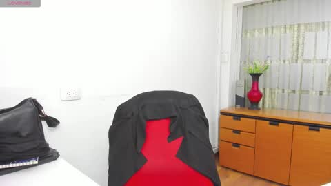 Sara online show from November 11, 6:05 pm