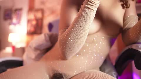 HANNA  online show from November 17, 3:40 am