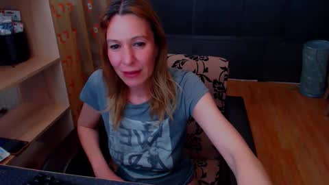 hanna_ha online show from April 6, 6:42 pm