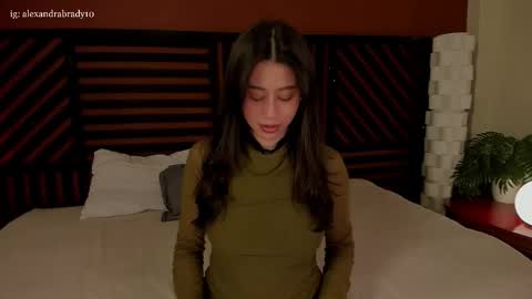 Hannah online show from February 25, 12:53 am