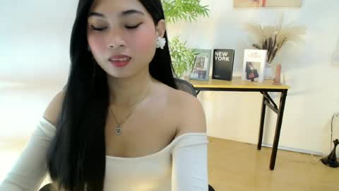 Riah online show from June 25, 3:28 am