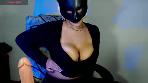 hannah kiim online show from November 18, 1:50 am