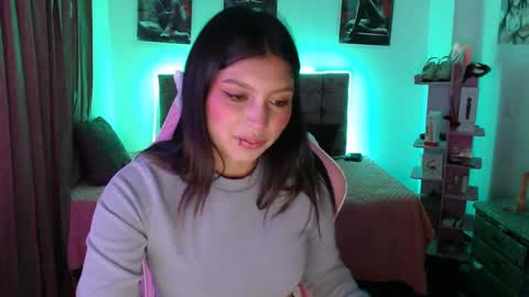 hannah_swet online show from February 19, 11:25 pm