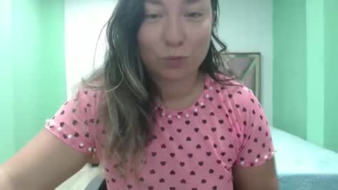 hannahevans2 online show from May 25, 12:04 pm