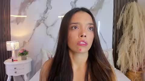 Hannahill69 online show from July 28, 5:49 am