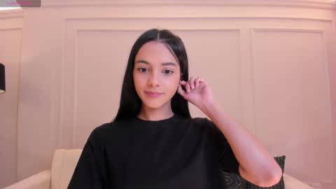 HANNAH J online show from December 7, 6:37 pm