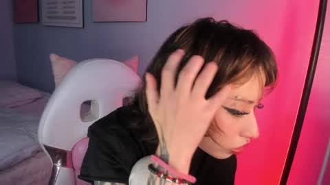 Hannah online show from April 29, 5:30 pm