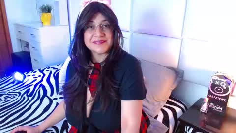 Hanna online show from November 19, 2:11 am