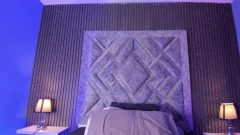 hannyk_ online show from October 8, 12:42 pm