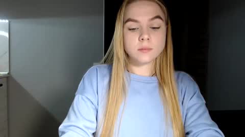 Snapshot of happy_fox_ chatting on December 6, 10:40 pm happy_fox_ online show from December 6, 10:40 pm