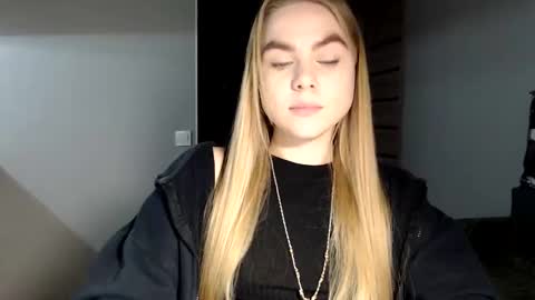 Snapshot of happy_fox_ chatting on February 6, 11:04 pm happy_fox_ online show from February 6, 11:04 pm