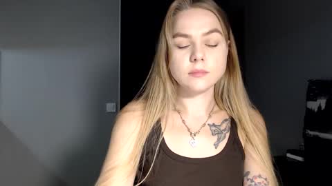 happy_fox_ online show from November 20, 10:11 pm