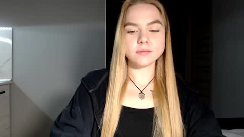 Snapshot of happy_fox_ chatting on December 19, 10:42 pm happy_fox_ online show from December 19, 10:42 pm