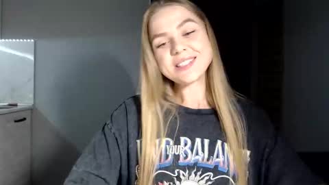 Snapshot of happy_fox_ chatting on October 6, 9:19 pm happy_fox_ online show from October 6, 9:19 pm