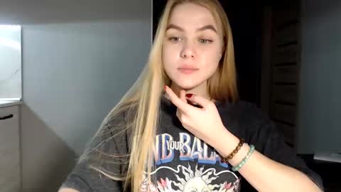 Snapshot of happy_fox_ chatting on December 9, 11:03 pm happy_fox_ online show from December 9, 11:03 pm