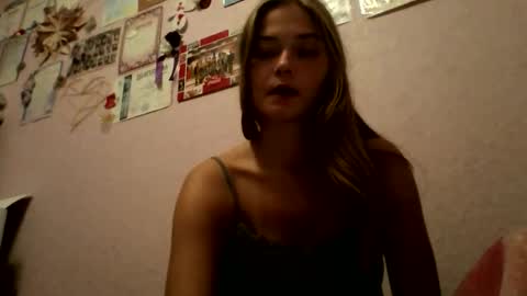 happyemily  online show from November 3, 8:13 pm