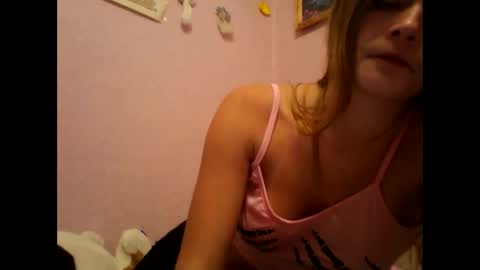 happyemily  online show from November 26, 10:00 pm