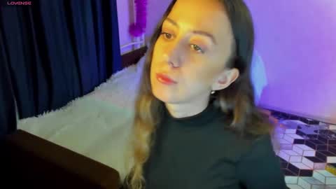 Snapshot of happystephanie chatting on December 19, 7:51 pm Stephanie online show from December 19, 7:51 pm