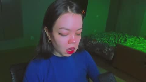 Snapshot of haribo_asmr chatting on December 17, 7:40 am Miss Hari online show from December 17, 7:40 am