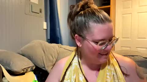 Fiiona online show from May 2, 5:22 am