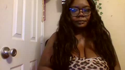 hawtchoc37 online show from May 6, 9:35 am
