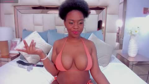 Snapshot of hazel_lanee chatting on October 19, 4:36 am hazel_lanee online show from October 19, 4:36 am